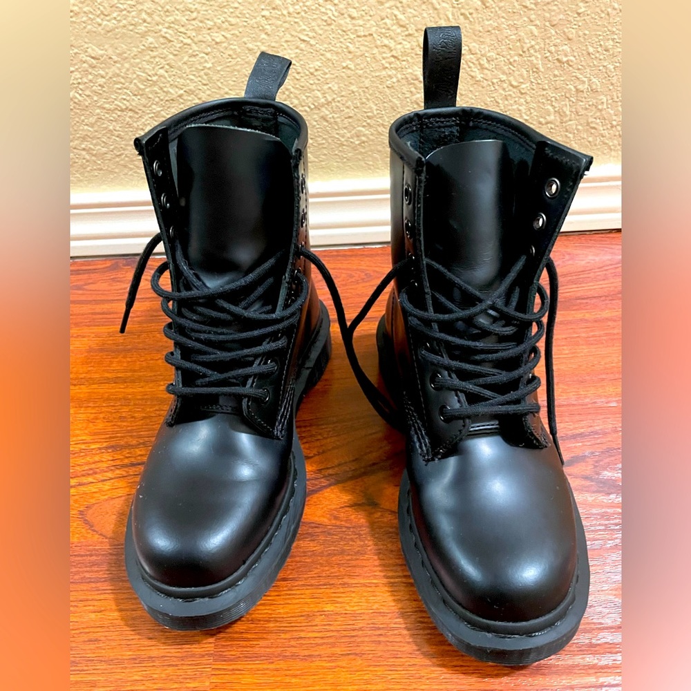 Women’s Dr. Marten’s Air Wear combat boots
